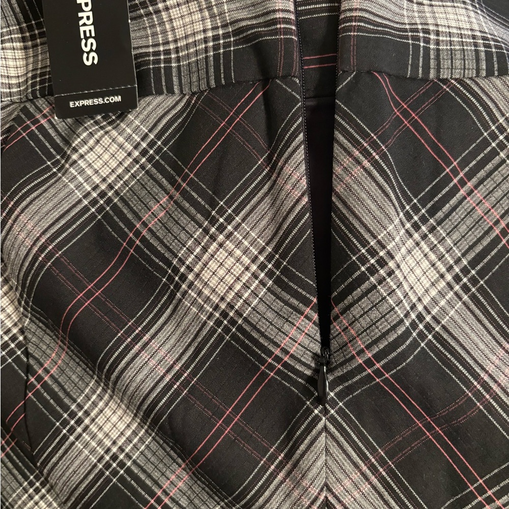 NWT Express Black and White Plaid Pencil Skirt - Picture 3 of 3
